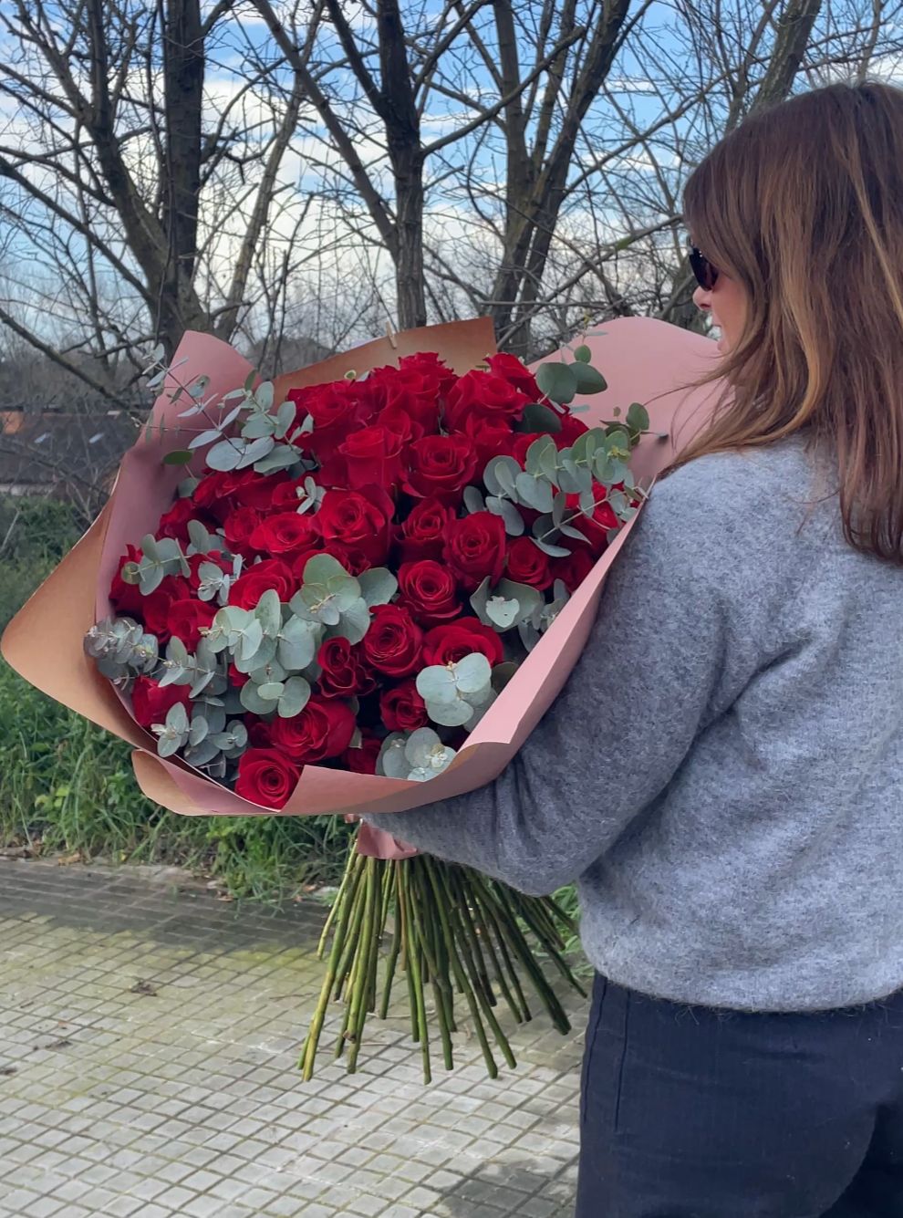 RAMO DE ROSAS ROJAS